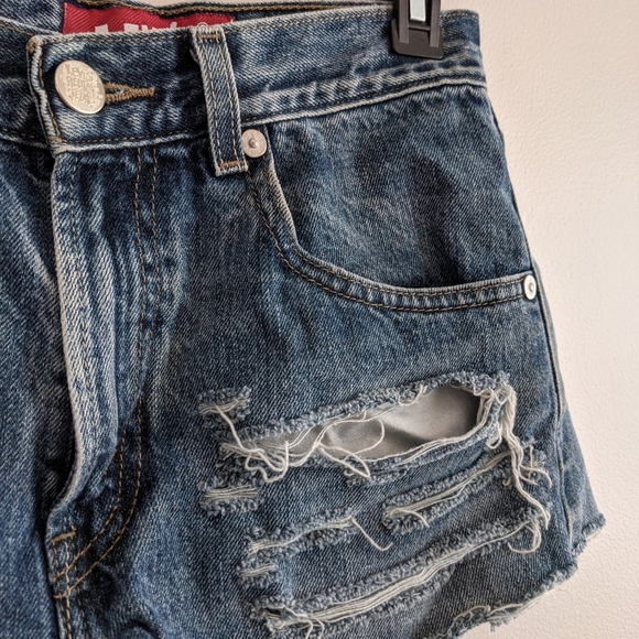 Vintage Levi jean shorts - Picture 3 of 6